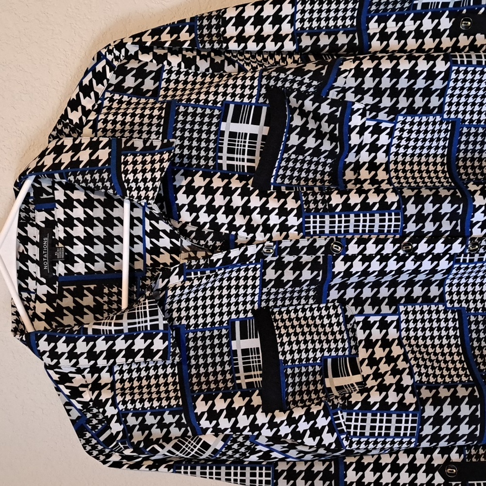 Notations xl button down tunic with a fun stylish print.
